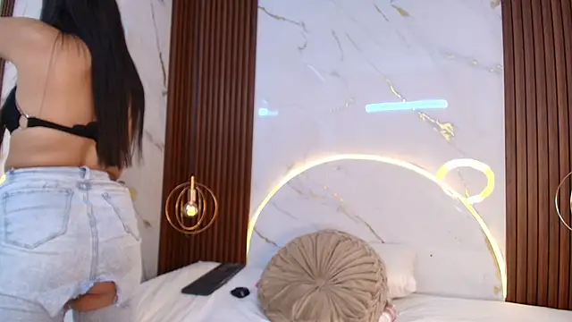 Snapshot of danisaenz_ chatting on January 31, 8:12 pm danisaenz online show from January 31, 8:12 pm