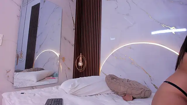 Snapshot of danisaenz_ chatting on February 15, 11:25 pm danisaenz online show from February 15, 11:25 pm