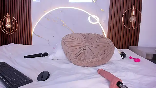 Snapshot of danisaenz_ chatting on February 18, 11:41 pm danisaenz online show from February 18, 11:41 pm