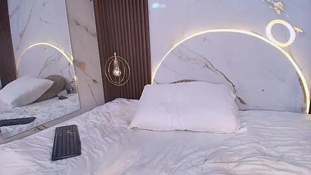 Snapshot of danisaenz_ chatting on February 20, 8:58 pm danisaenz online show from February 20, 8:58 pm