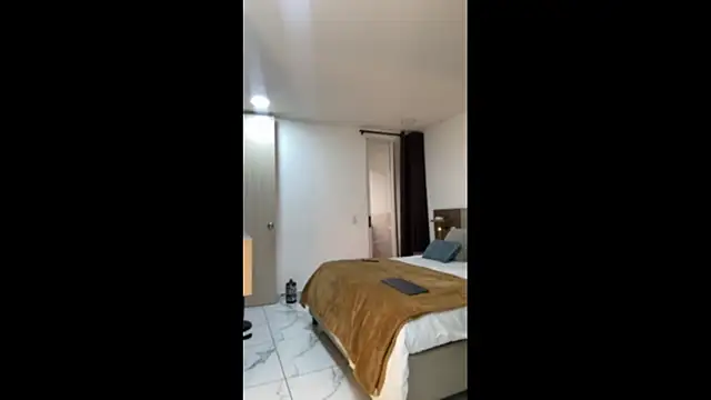 Snapshot of sofhiaa_adaams chatting on May 21, 10:39 pm sofhiaa adaams online show from May 21, 10:39 pm