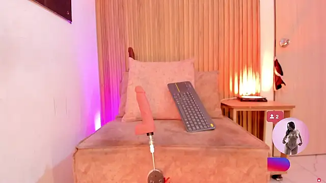 Snapshot of sofhiaa_adaams chatting on July 28, 11:26 pm sofhiaa adaams online show from July 28, 11:26 pm