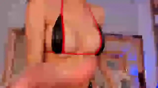 Snapshot of violetta-brown1 chatting on December 11, 3:24 am violetta-brown1 online show from December 11, 3:24 am