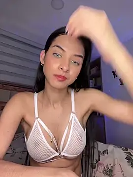 Snapshot of violetta-brown1 chatting on December 15, 5:34 am violetta-brown1 online show from December 15, 5:34 am