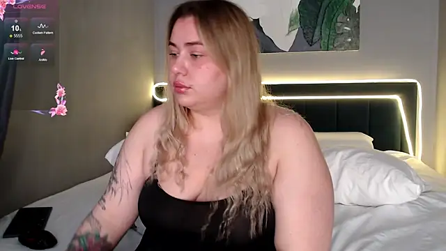 Snapshot of LadySambuca chatting on January 19, 6:17 am LadySambuca online show from January 19, 6:17 am