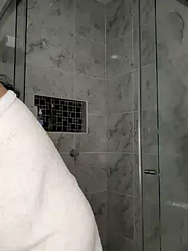 Snapshot of Lia_Hurley chatting on December 7, 5:20 pm Lia Hurley online show from December 7, 5:20 pm