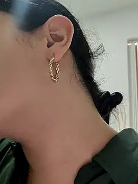 Snapshot of Lia_Hurley chatting on December 22, 5:10 pm Lia Hurley online show from December 22, 5:10 pm