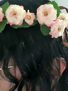 Snapshot of Lia_Hurley chatting on February 5, 6:15 pm Lia Hurley online show from February 5, 6:15 pm