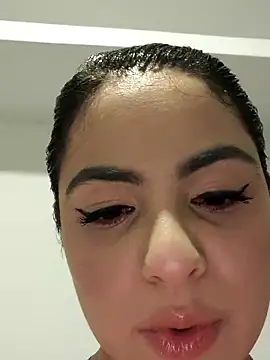 Snapshot of Lia_Hurley chatting on March 5, 6:12 pm Lia Hurley online show from March 5, 6:12 pm