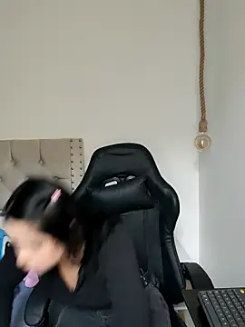 Snapshot of Lia_Hurley chatting on March 21, 12:50 pm Lia Hurley online show from March 21, 12:50 pm