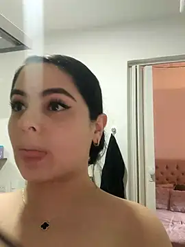 Snapshot of Lia_Hurley chatting on December 15, 8:02 pm Lia Hurley online show from December 15, 8:02 pm