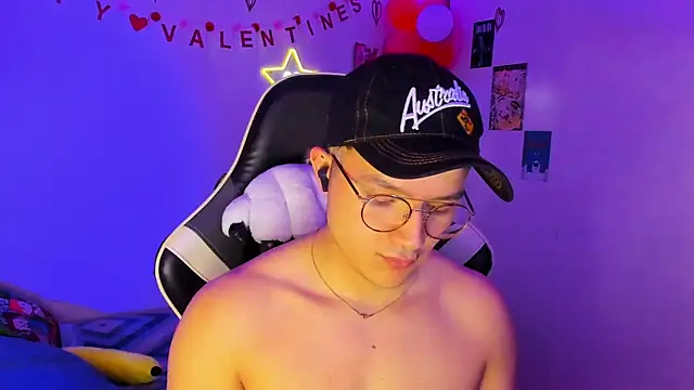 Snapshot of AustinSummerr chatting on February 12, 4:33 pm AustinSummerr online show from February 12, 4:33 pm