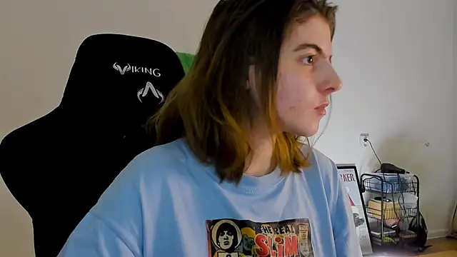 emmamurrr online show from December 9, 8:01 pm