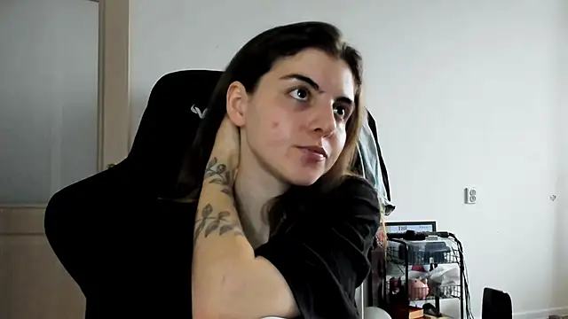 emmamurrr online show from November 6, 8:37 am