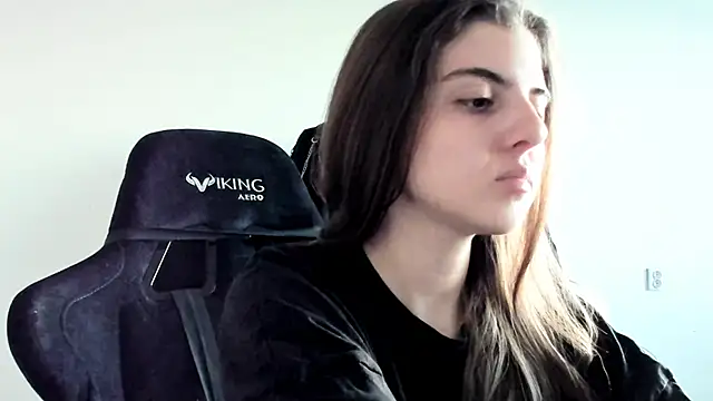 emmamurrr online show from April 2, 4:37 pm