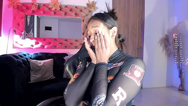 Snapshot of AmelyaMann chatting on May 31, 1:07 pm AmelyaMann online show from May 31, 1:07 pm