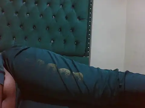 Snapshot of Sexy_Riri chatting on June 14, 12:18 pm Sexy Riri online show from June 14, 12:18 pm