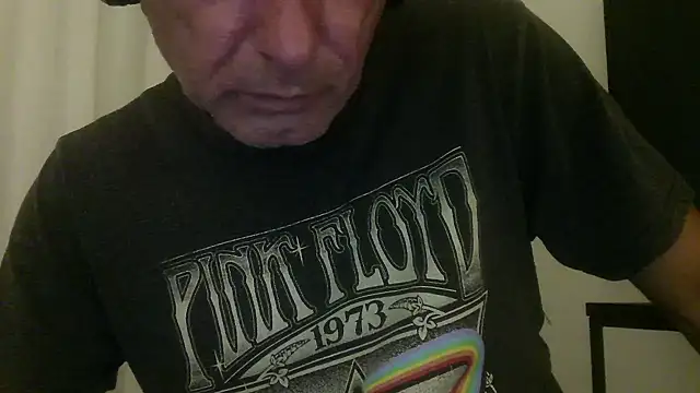 Snapshot of butseriouslykahnt chatting on December 8, 9:02 am butseriouslykahnt online show from December 8, 9:02 am