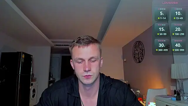 Snapshot of Samuel_Andrew chatting on May 16, 8:00 am Samuel Andrew online show from May 16, 8:00 am