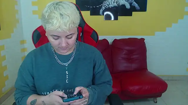 isabeautyx19 online show from December 20, 1:11 pm