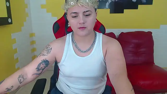 isabeautyx19 online show from December 23, 1:13 pm
