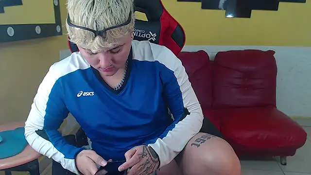 isabeautyx19 online show from December 26, 1:21 pm