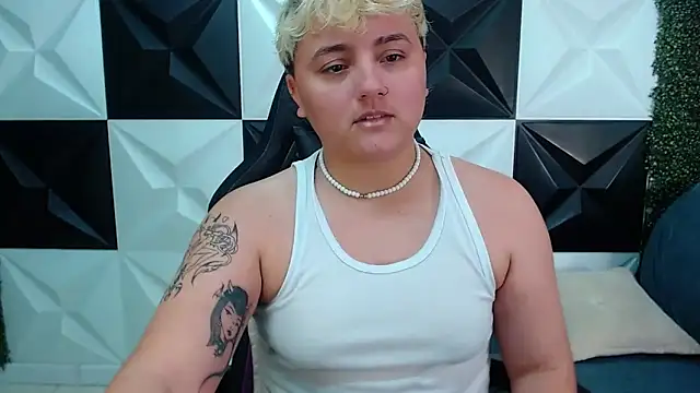 isabeautyx19 online show from December 28, 5:57 pm