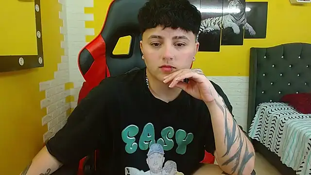 Snapshot of isabeautyx19 chatting on October 23, 2:22 am isabeautyx19 online show from October 23, 2:22 am