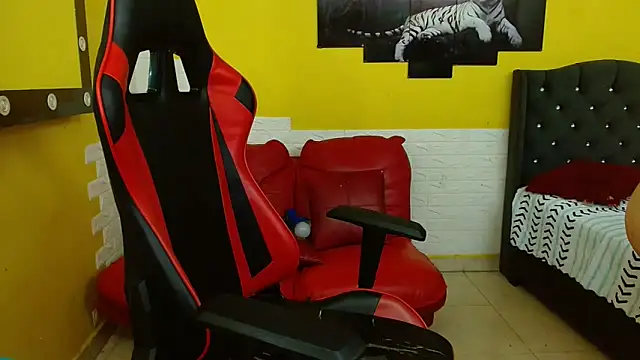 Snapshot of isabeautyx19 chatting on October 25, 2:19 am isabeautyx19 online show from October 25, 2:19 am