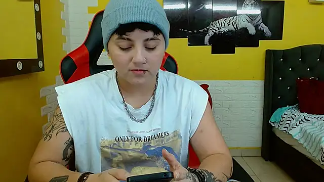 Snapshot of isabeautyx19 chatting on October 26, 3:12 am isabeautyx19 online show from October 26, 3:12 am