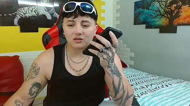 Snapshot of isabeautyx19 chatting on October 27, 3:10 am isabeautyx19 online show from October 27, 3:10 am