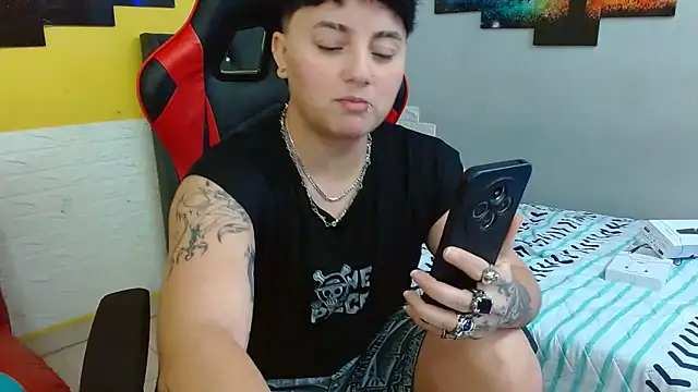 Snapshot of isabeautyx19 chatting on October 28, 3:43 am isabeautyx19 online show from October 28, 3:43 am