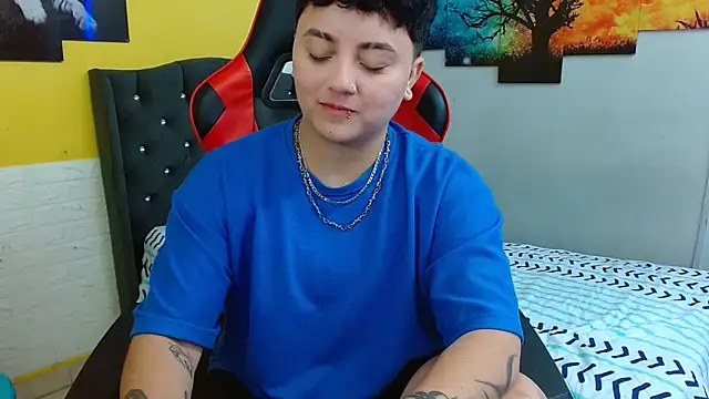 Snapshot of isabeautyx19 chatting on October 30, 2:02 am isabeautyx19 online show from October 30, 2:02 am