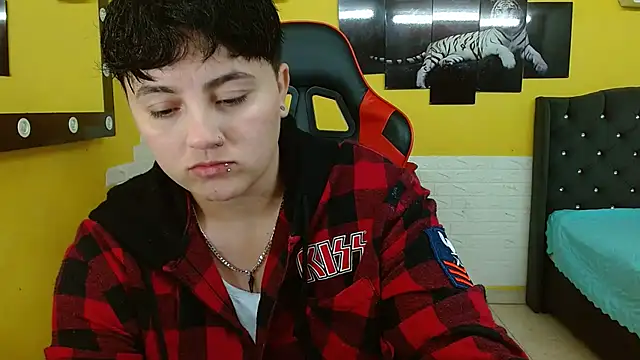 Snapshot of isabeautyx19 chatting on November 12, 3:18 am isabeautyx19 online show from November 12, 3:18 am