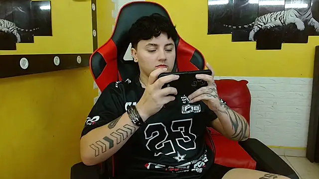 Snapshot of isabeautyx19 chatting on November 13, 3:16 am isabeautyx19 online show from November 13, 3:16 am