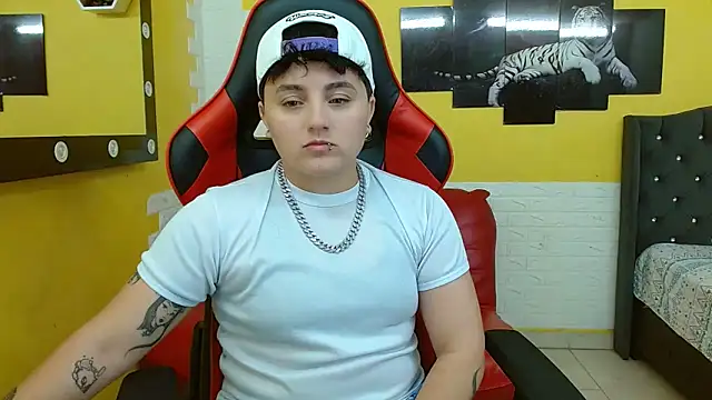 Snapshot of isabeautyx19 chatting on November 15, 3:04 am isabeautyx19 online show from November 15, 3:04 am