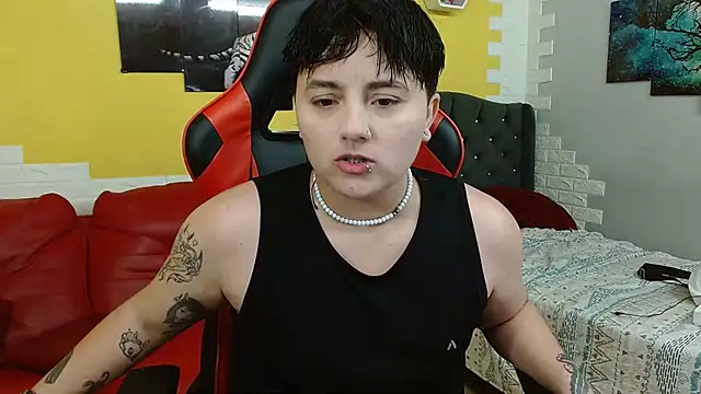 Snapshot of isabeautyx19 chatting on November 24, 2:11 am isabeautyx19 online show from November 24, 2:11 am