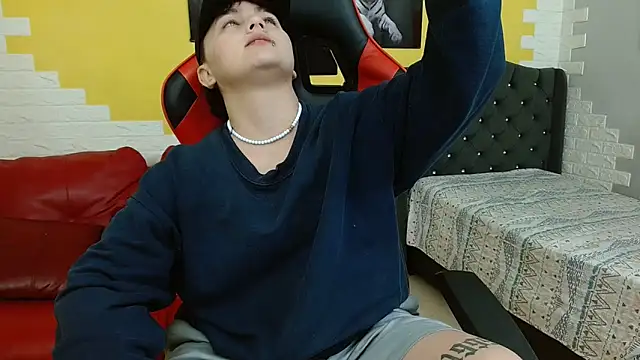 Snapshot of isabeautyx19 chatting on November 25, 3:28 am isabeautyx19 online show from November 25, 3:28 am