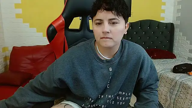 Snapshot of isabeautyx19 chatting on November 28, 2:03 am isabeautyx19 online show from November 28, 2:03 am