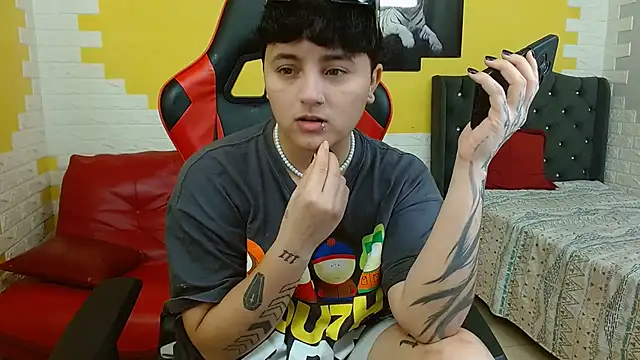 Snapshot of isabeautyx19 chatting on November 29, 2:03 am isabeautyx19 online show from November 29, 2:03 am