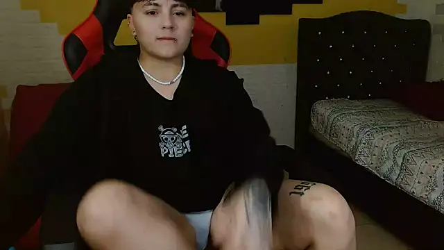 Snapshot of isabeautyx19 chatting on December 4, 4:22 am isabeautyx19 online show from December 4, 4:22 am