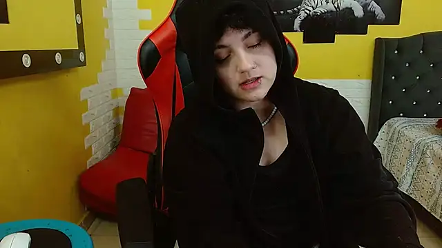 Snapshot of isabeautyx19 chatting on December 5, 1:47 am isabeautyx19 online show from December 5, 1:47 am