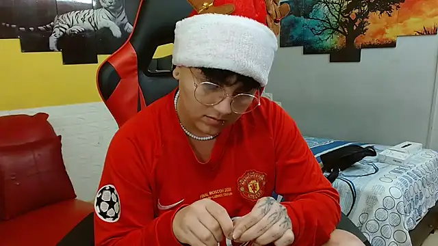 Snapshot of isabeautyx19 chatting on December 14, 2:06 am isabeautyx19 online show from December 14, 2:06 am