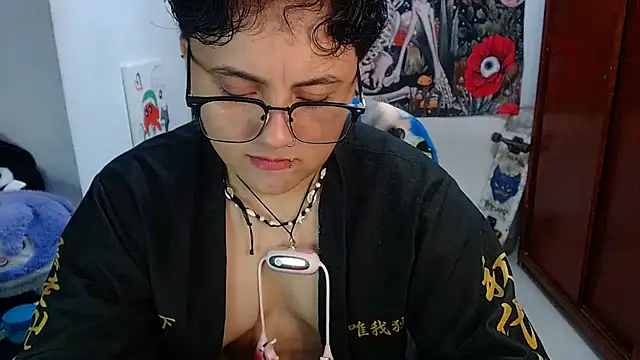 Snapshot of isabeautyx19 chatting on May 12, 1:47 am isabeautyx19 online show from May 12, 1:47 am