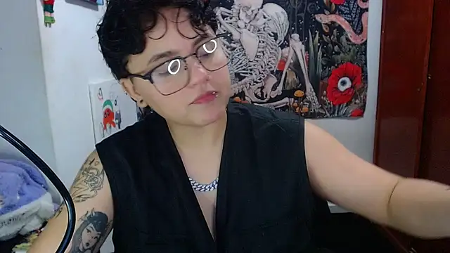 Snapshot of isabeautyx19 chatting on May 15, 12:06 am isabeautyx19 online show from May 15, 12:06 am