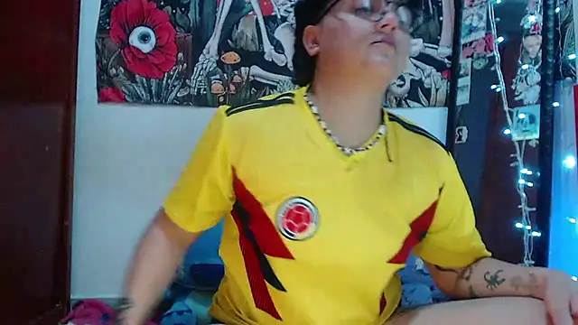 Snapshot of isabeautyx19 chatting on May 28, 4:15 pm isabeautyx19 online show from May 28, 4:15 pm