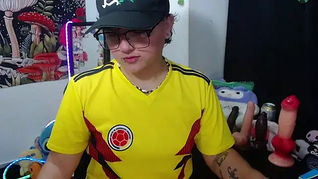 Snapshot of isabeautyx19 chatting on June 18, 1:50 am isabeautyx19 online show from June 18, 1:50 am