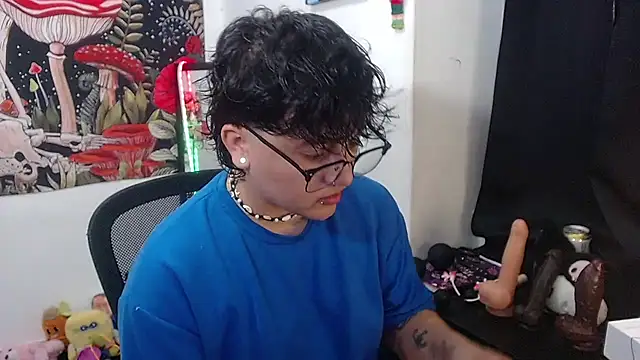 Snapshot of isabeautyx19 chatting on June 21, 2:36 am isabeautyx19 online show from June 21, 2:36 am