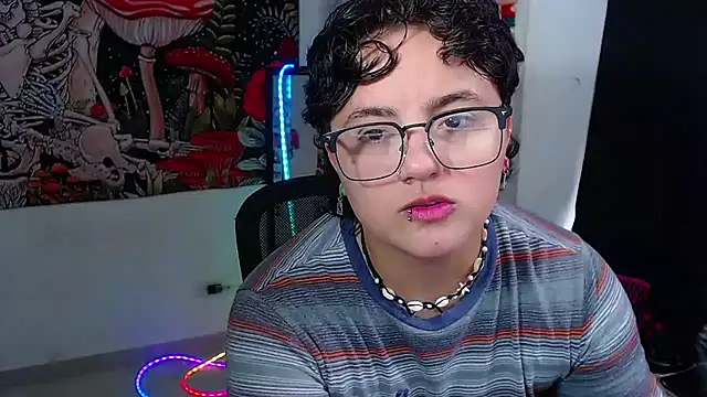 Snapshot of isabeautyx19 chatting on July 3, 7:31 pm isabeautyx19 online show from July 3, 7:31 pm