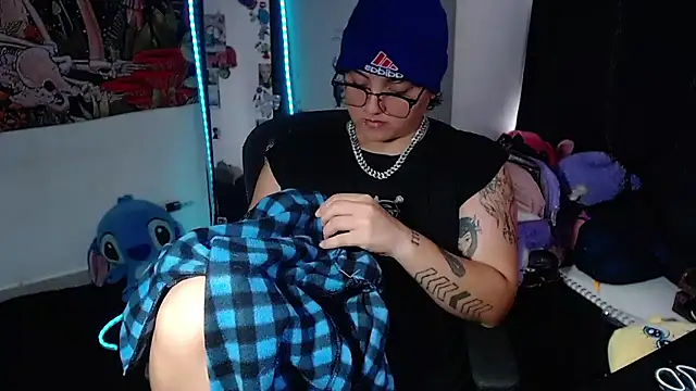 Snapshot of isabeautyx19 chatting on July 24, 3:54 pm isabeautyx19 online show from July 24, 3:54 pm
